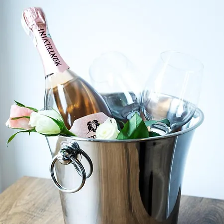 Апартаменты Maya's Flats & 44 - 3 On C Гданьск