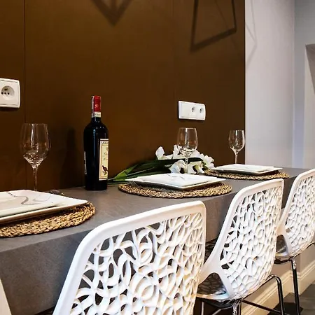 Maya's Flats & 44 - 3 On Chlebnicka Street Old Town Apartment *
