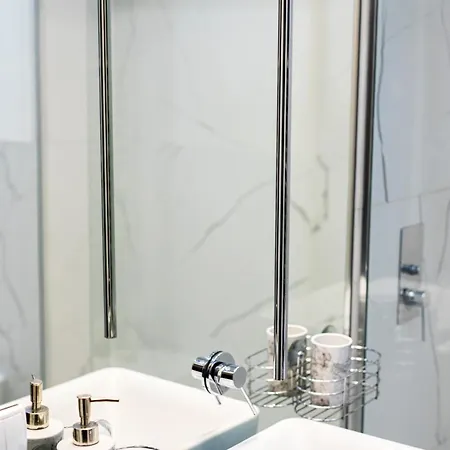 Maya's Flats & 44 - 3 On C * Γκντανσκ