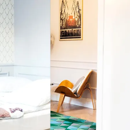 Maya's Flats 44 - Spacious In Old Town