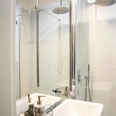 Maya's Flats 44 - Spacious In Old Town