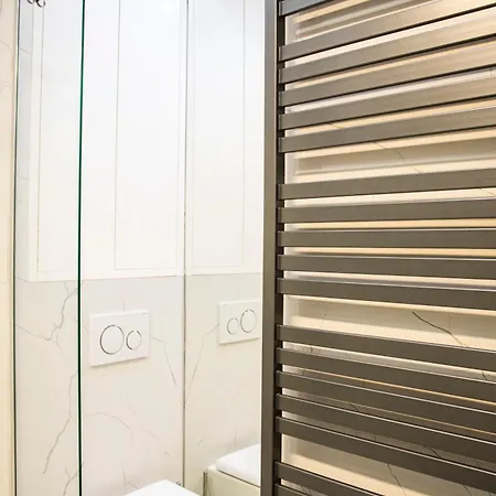 Maya's Flats & 44 - 3 On C