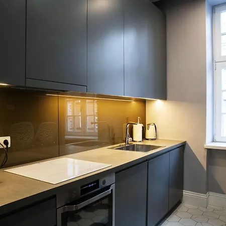 Maya's Flats 44 - Spacious In Old Town Апартаменты *