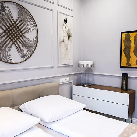 Maya's Flats & 44 - 3 On C グダニスク