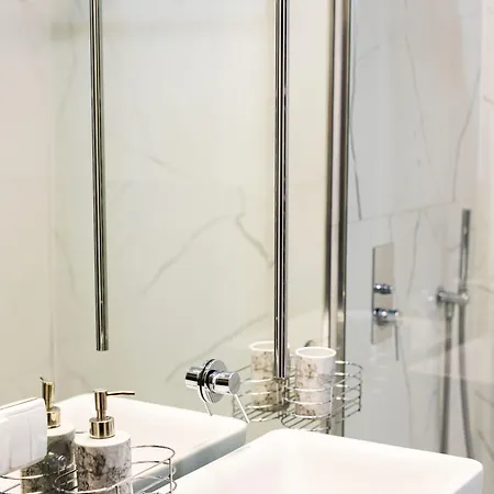 Maya's Flats & 44 - 3 On C * グダニスク