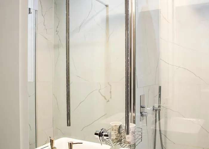 Maya's Flats & 44 - 3 On C