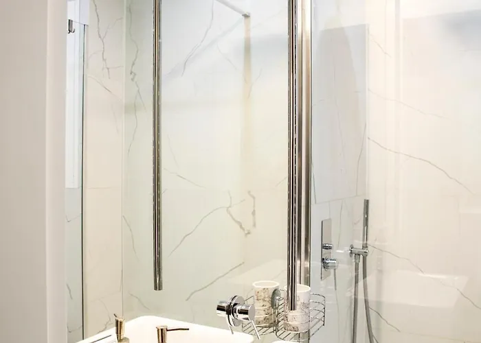 Apartment Maya's Flats & 44 - 3 On C *