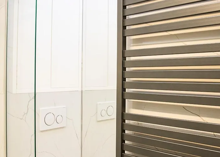 Maya's Flats & 44 - 3 On C