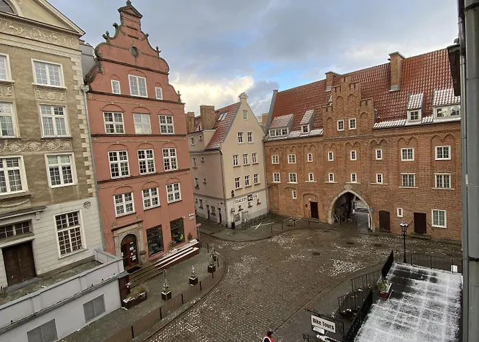 Maya's Flats & 44 - 3 On C